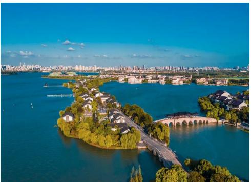 江苏风韵，油纸伞下的传统服饰演绎