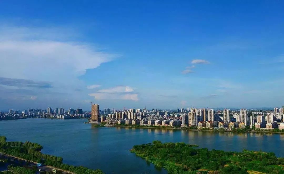 湖北砥砺奋进，彰显中国特色社会主义制度优势新篇章