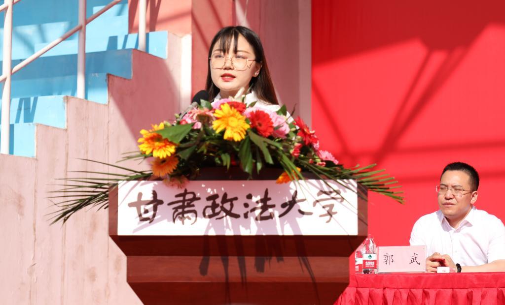 夕阳下的古城楼阁,甘肃古城街道的深情凝望